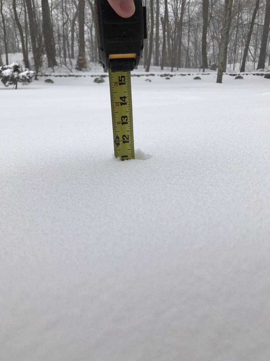 TheRealChedaBob's tweet photo. Just shy of a foot in North Whitw Plains #abc7ny #abcny #ABC7Snow @ABC7NY https://t.co/xvF7ybDUcx
