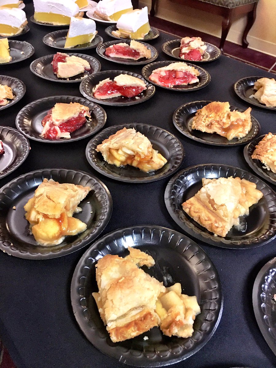 AutumnWoodsHC's tweet photo. Family night is comfort food and pie! #PiDay #TrilogyPiDay #food https://t.co/xQ2U503zmA