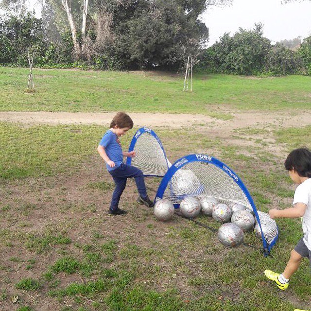ThePerezHilton's tweet photo. Eye on the ball!! ⚽️ #SoccerClass https://t.co/8fDjJKjsEH #JRhilton https://t.co/y31NnXj2SM