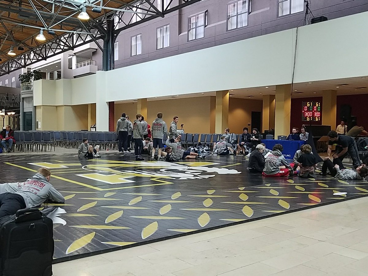 LutteLens's tweet photo. #TeamMO prepping to put a whoopin on #TeamBorder in 2 hours  @missouriwrestle https://t.co/54fVCenPqU