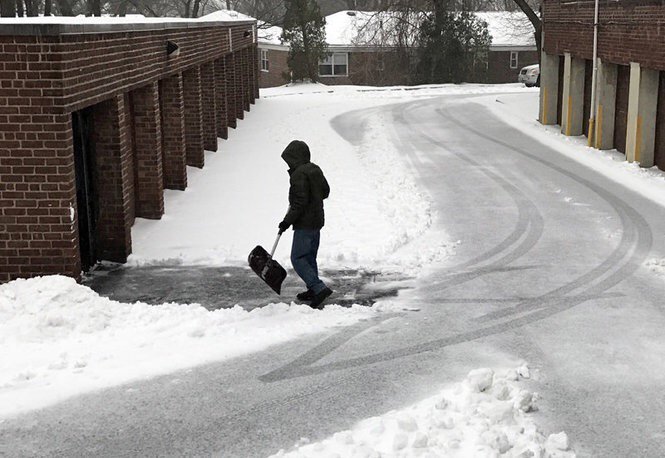 #DOMEsnow  Police caution against illegal, dangerous shoveling  silive.com/news/index.ssf…