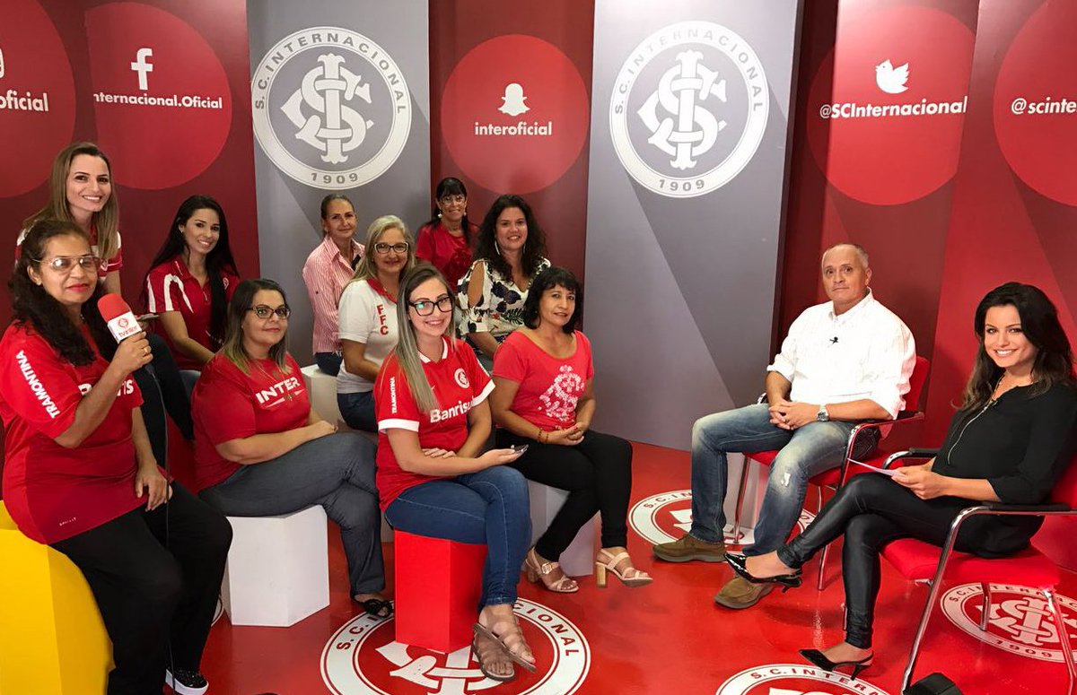 SCInternacional's tweet photo. Fala, Presidente: a conversa de hoje foi com as sócias coloradas. Assista -> https://t.co/6ZOxSsBMNU #MulheresColoradas #NadaVaiNosSeparar https://t.co/y0m7yAdBeL