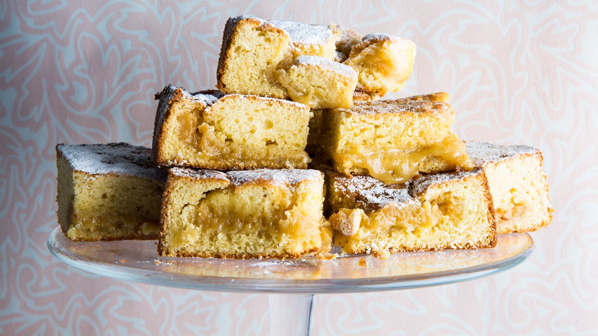 bonappetit's tweet photo. Looks like this ooey gooey butter cake got caught in a powdered sugar blizzard... nice https://t.co/jyplqzYEWD https://t.co/0gtWv2iLvf