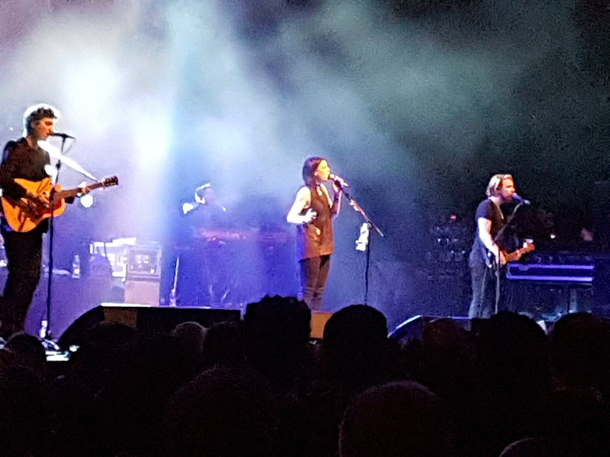 relgreb's tweet photo. Great and inspiring gig in Vienna! Let's start a band! 🎸 @Amy__Macdonald https://t.co/VRR3pJdwIP