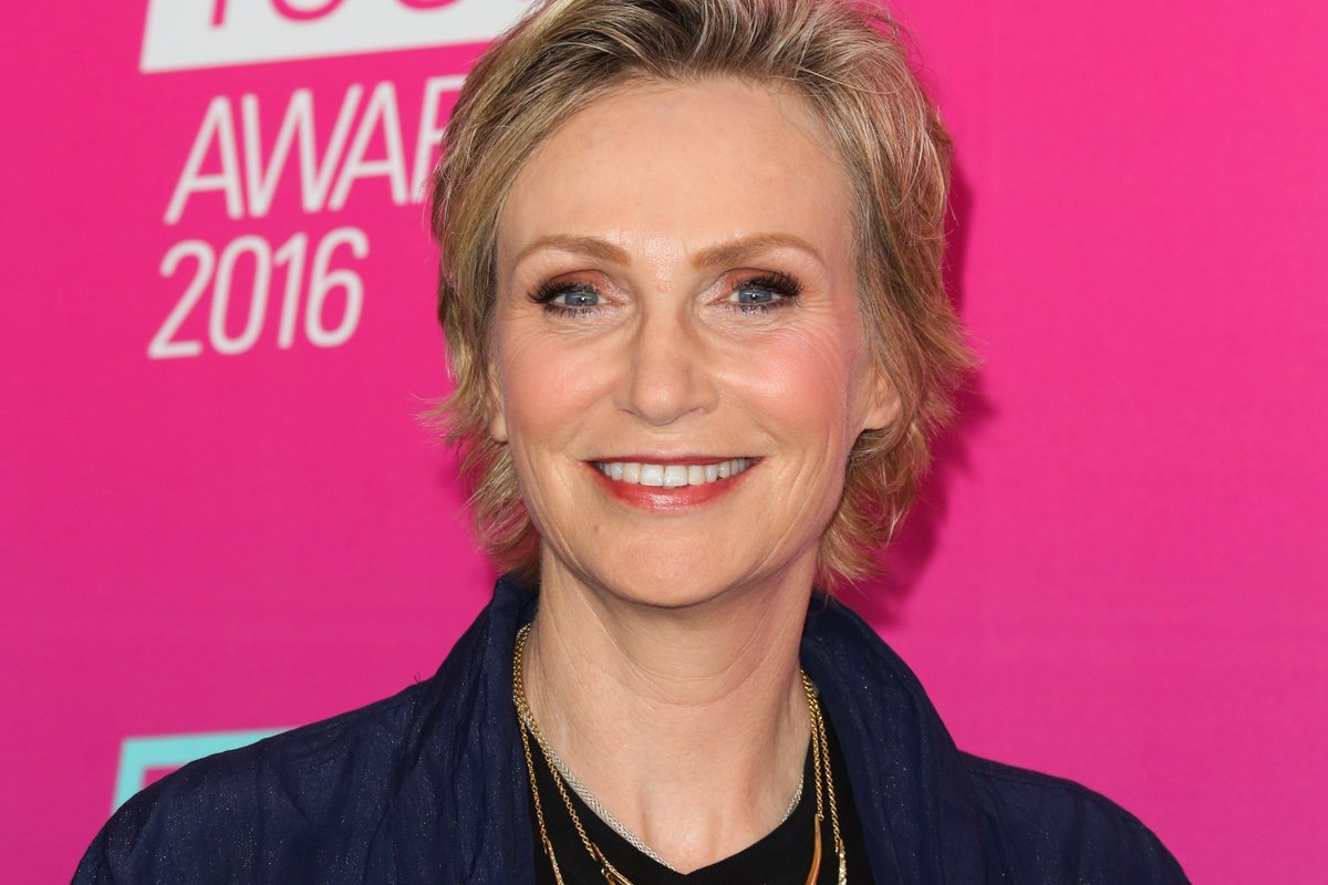 Jane Lynch joins the NBC pilot #RelativelyHappy from the #WillAndGrace co-creator: share.ew.com/D3HQZeM
