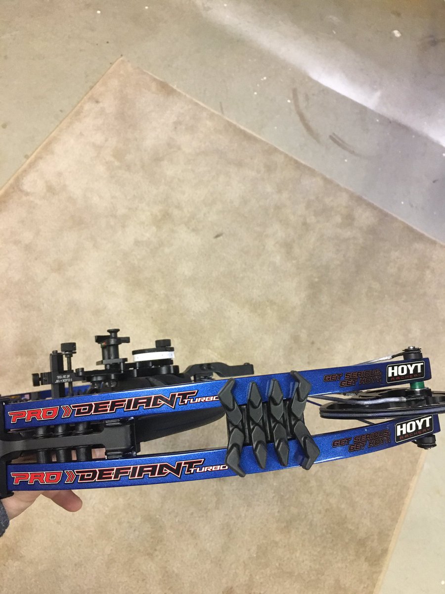 Thompsonky12's tweet photo. @HOYTARCHERYInc got my new pro defiant turbo in the target blue and I absolutely love it. Going to wreak havoc this spring and fall! https://t.co/JymymEbzMf