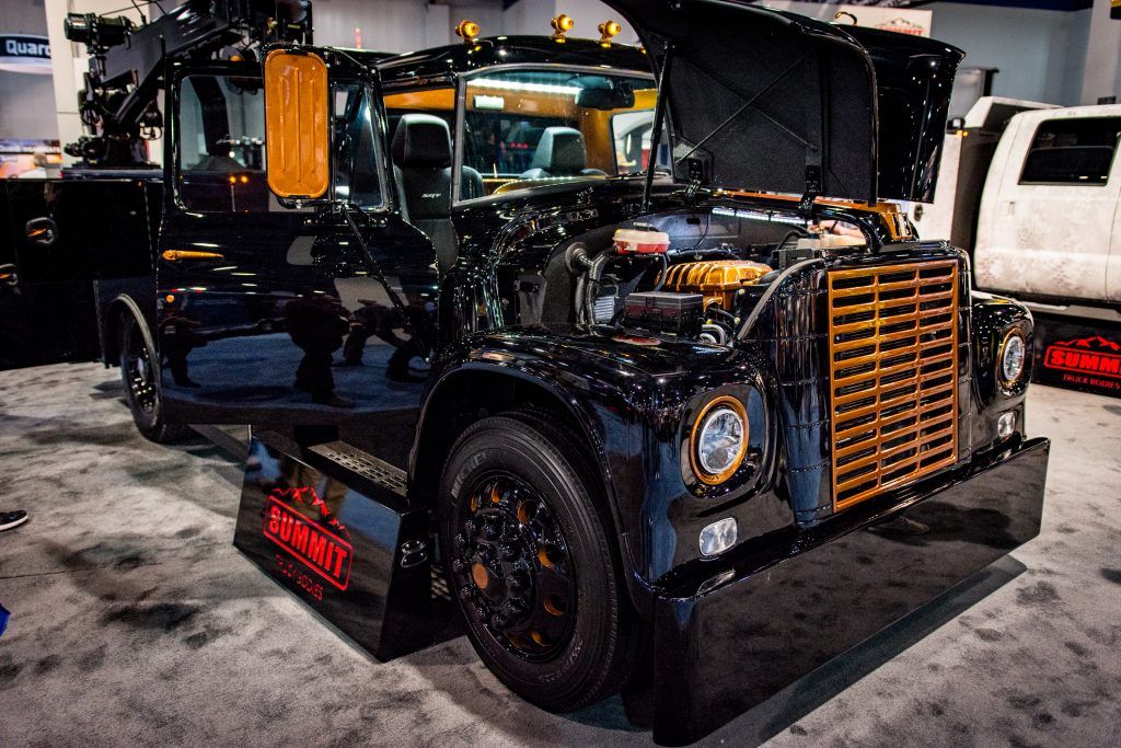 Maybe my favorite thing from #ConExpoConAgg: ’73 International 1700 w/700-hp engine one Hellcat of a service truck: buff.ly/2nkGpih