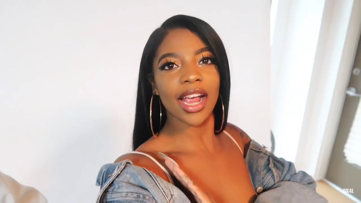 thereallahkya_'s tweet photo. @RollPlanes__ @ShortyMacShort_ I โค DK4L... I had my own photo shoot screenshotting u guys ๐ธ๐ธ#relationshipgoals #NiceBed https://t.co/Bb4qP0b9je