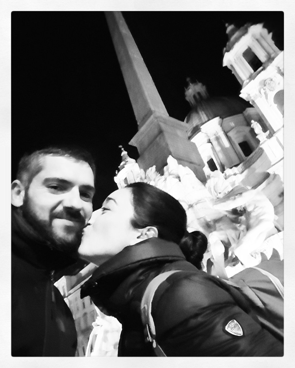 bimboinspalla's tweet photo. #Roma ispira i #baci! 💓😍❤ #kiss #notte #travel #mammemoderne #mamme #piazzanavona #vacanzeromane https://t.co/tAMxfisLfi