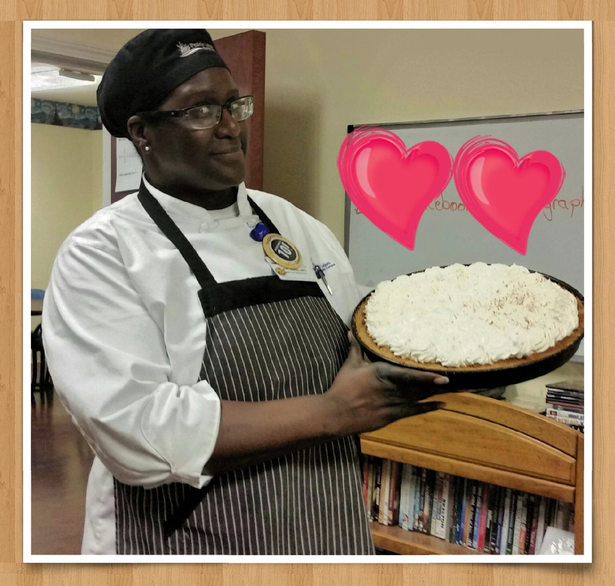 PrairieLakes_HC's tweet photo. We borrowed a pan from Monical's Pizza. Cherry made a large 16 inch "Banana Cream Pie"! @TrilogyLiving @Monicals_Pizza #TrilogyPiDay https://t.co/CxEf1BcROr