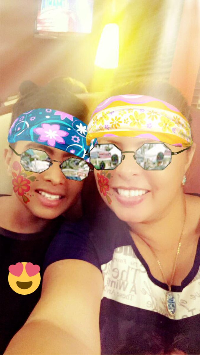 leivaconchita1's tweet image. #Mi @sobrino Elq me sigue en todas mis #logras 💜💛