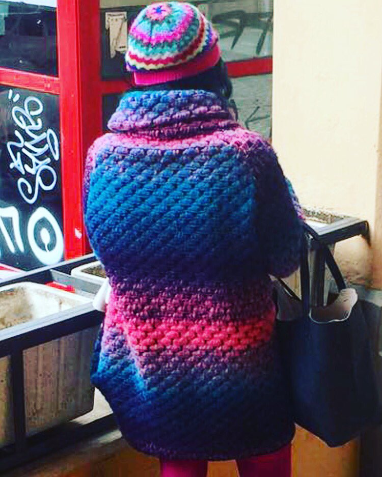 robertagiallo's tweet photo. anche d'inverno non rinuncio ai colori... #colors #pop #fantasy #style #robertagiallo #music #musica #primavera #winter #woole #lana #coat https://t.co/LUPtaTLHOS