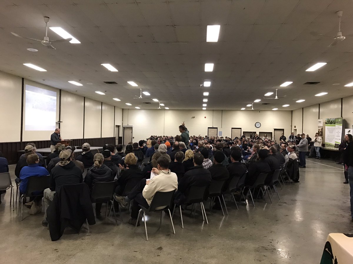 BrusselsAgriSrv's tweet image. Big turn out tonight! Thanks to all for coming out! #BASGrazing