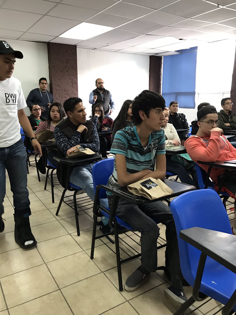 DWDY2017's tweet photo. Live at @UAZ_Oficial centro de idiomas. Informing students of our campaign https://t.co/ZQQzWrDDuN