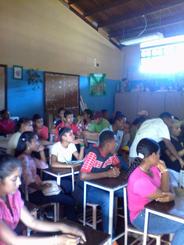 endogenomontes's tweet photo. @JauaMiranda ,@NicolasMaduro ,@karsanc ,@Fernan_ERC  taller selección de semillas circuito 06 montes ptms, Ciara y coord conucos escolares https://t.co/OrQAJsVfQ4