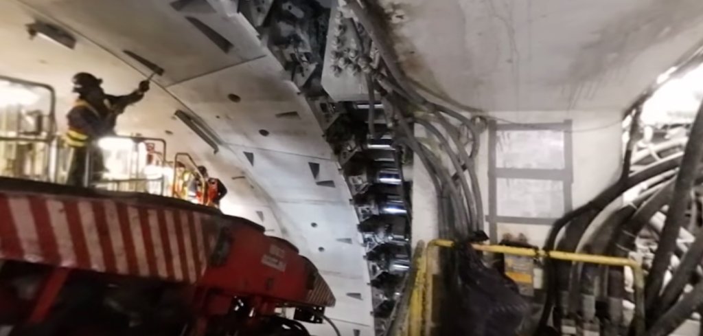 This is awesome. WSDOT shot a 360-degree video inside Bertha and the SR 99 tunnel as it's being built. buff.ly/2mK4g9r