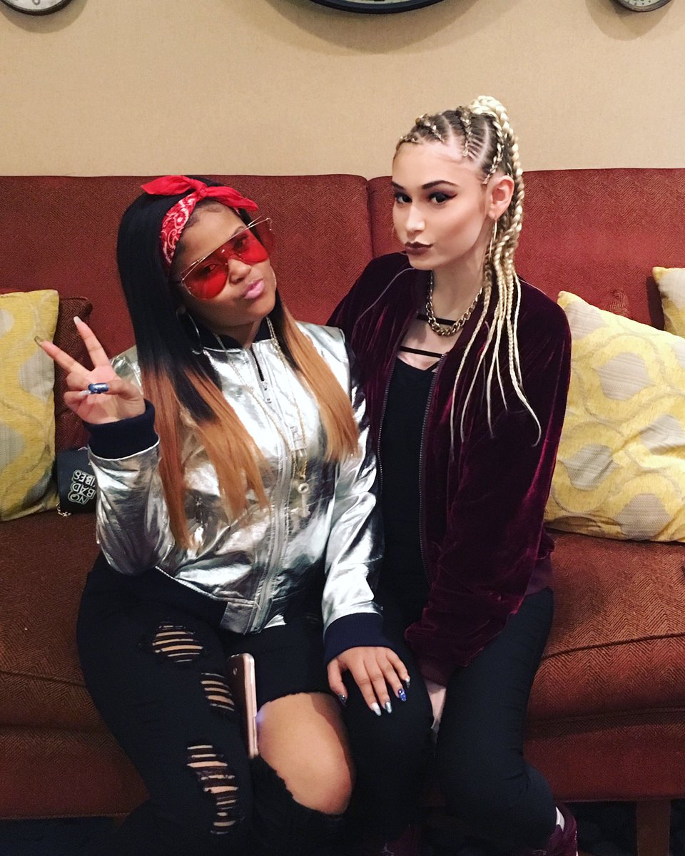 tallyraps's tweet photo. We bosses @Itss_niakay 😘 https://t.co/eZJ3qNfp1V