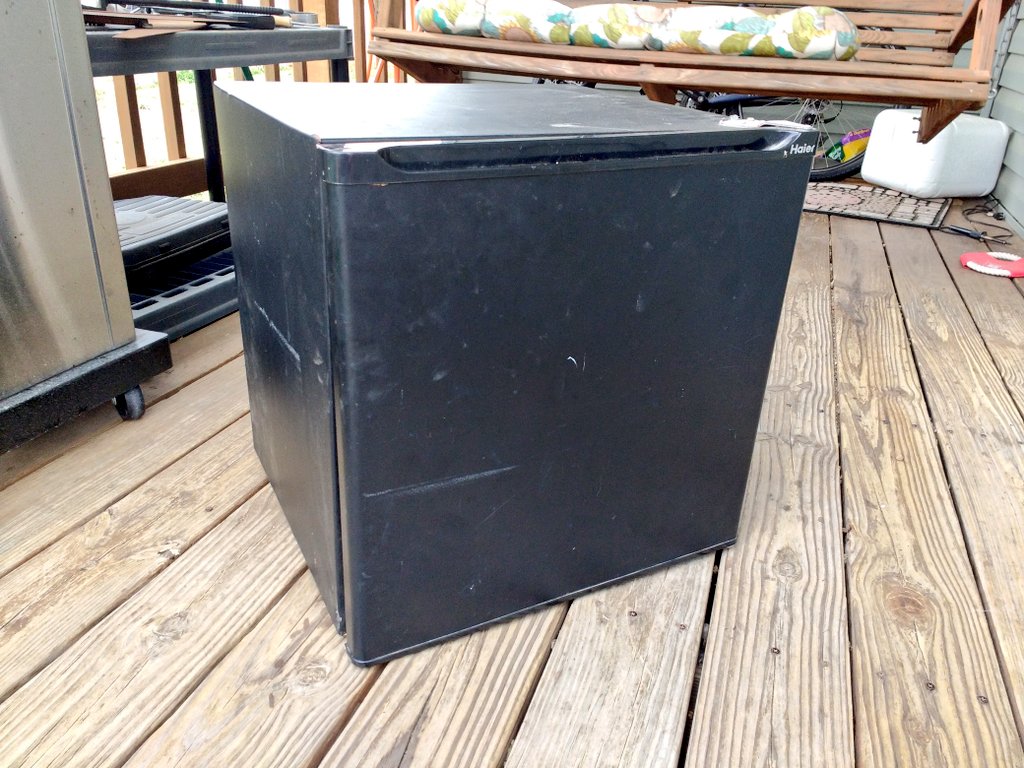 redneckhomebrew's tweet photo. Thanks to @craigslist I finally have what I need to start my #BrewPi fermentation chamber. #homebrewing #beer https://t.co/GfpGu4Nz4n