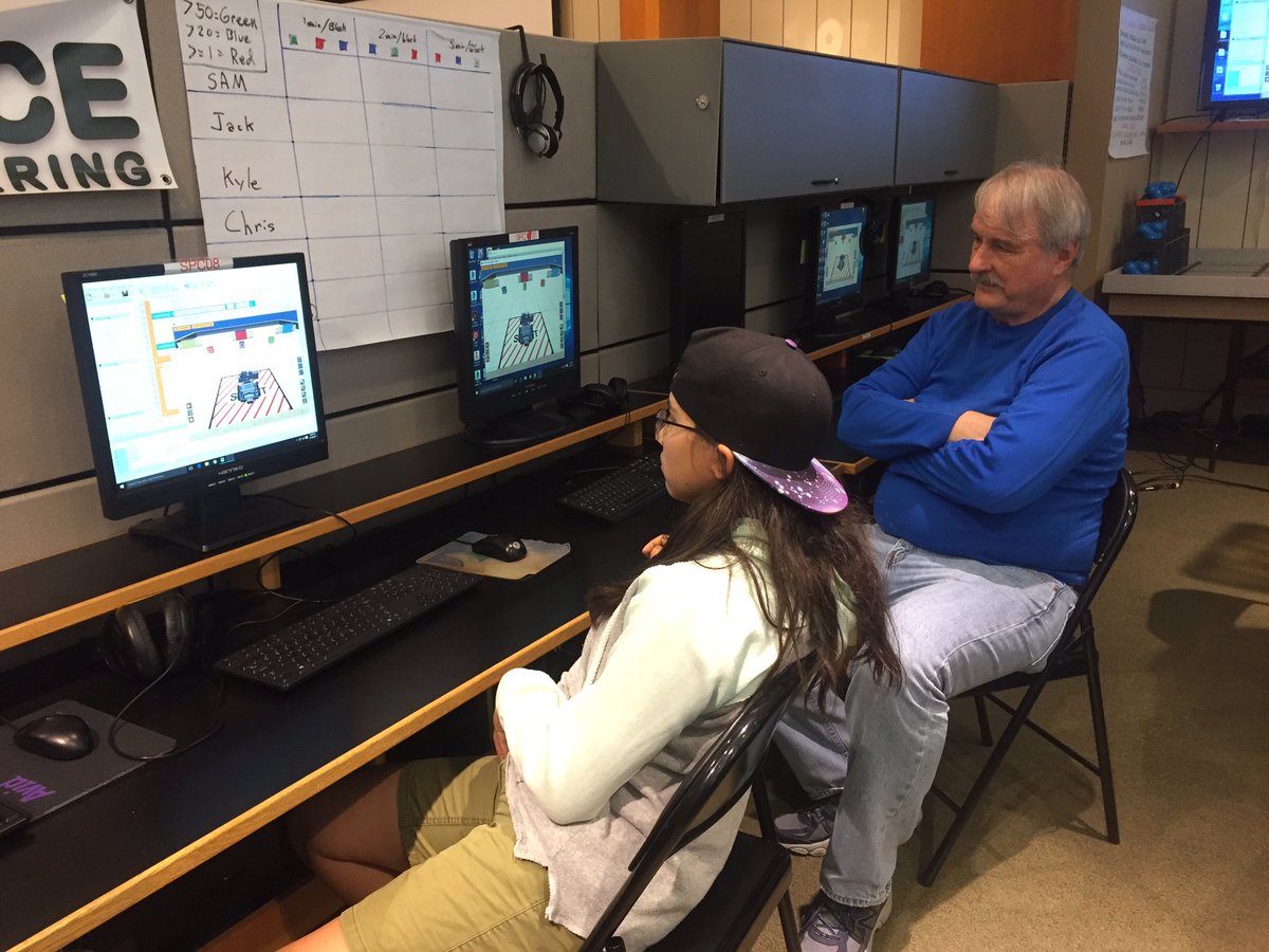 PHS_K8's tweet image. Our 8th grader, collaborates w/ her mentor, Don Wahlquist, as she programs her virtual robot @PVNetEDU #VirtualRobot #GameDesigning #Video