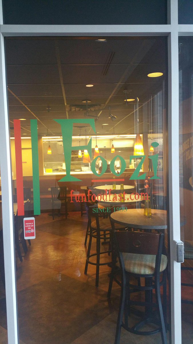 TeeganHollister's tweet photo. Our favorite scenic spot is the restaurant located in our building! Team Foozi! @Brittne01281989 @_chocolatelatte #CCComm #ConcordeMemphis https://t.co/xQQuL7HZbR
