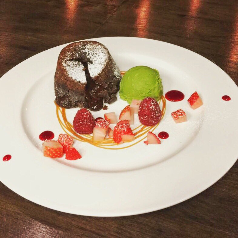HapaCalgary's tweet photo. New dessert : Chocolate Lava Cake with Matcha ice cream

#hapa #izakaya #calgary #dessert #居酒屋 #デザート #しんちゃんの手作り #めがね https://t.co/xfJrVjNEJz