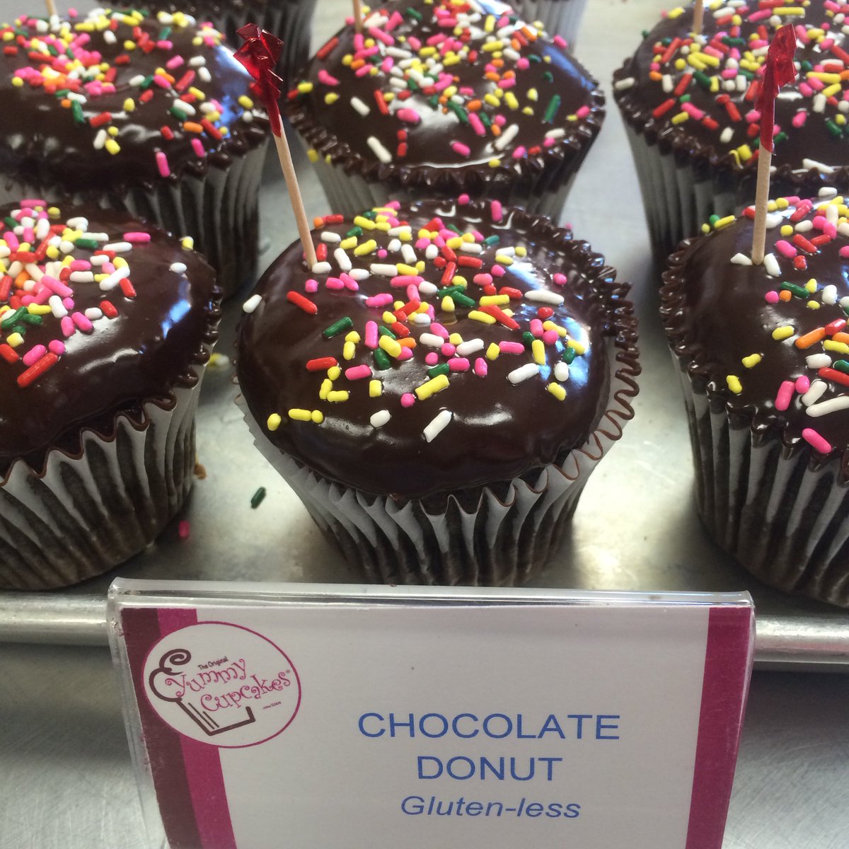 yummycupcakesLA's tweet photo. We have #Glutenless #cupcakes available daily! https://t.co/YmBcCyoudW https://t.co/JB2FMm05ts