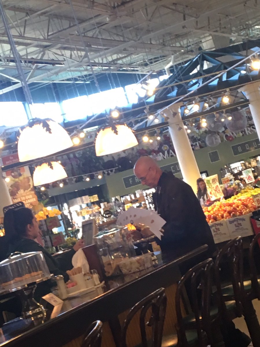 WhatDrivesDET's tweet photo. Hey @notthefakeSVP, you better get your groceries and get back to Bristol! Just 4 hours until @SportsCenter!!! #ImNotTiredYet https://t.co/ixrSHWTogq