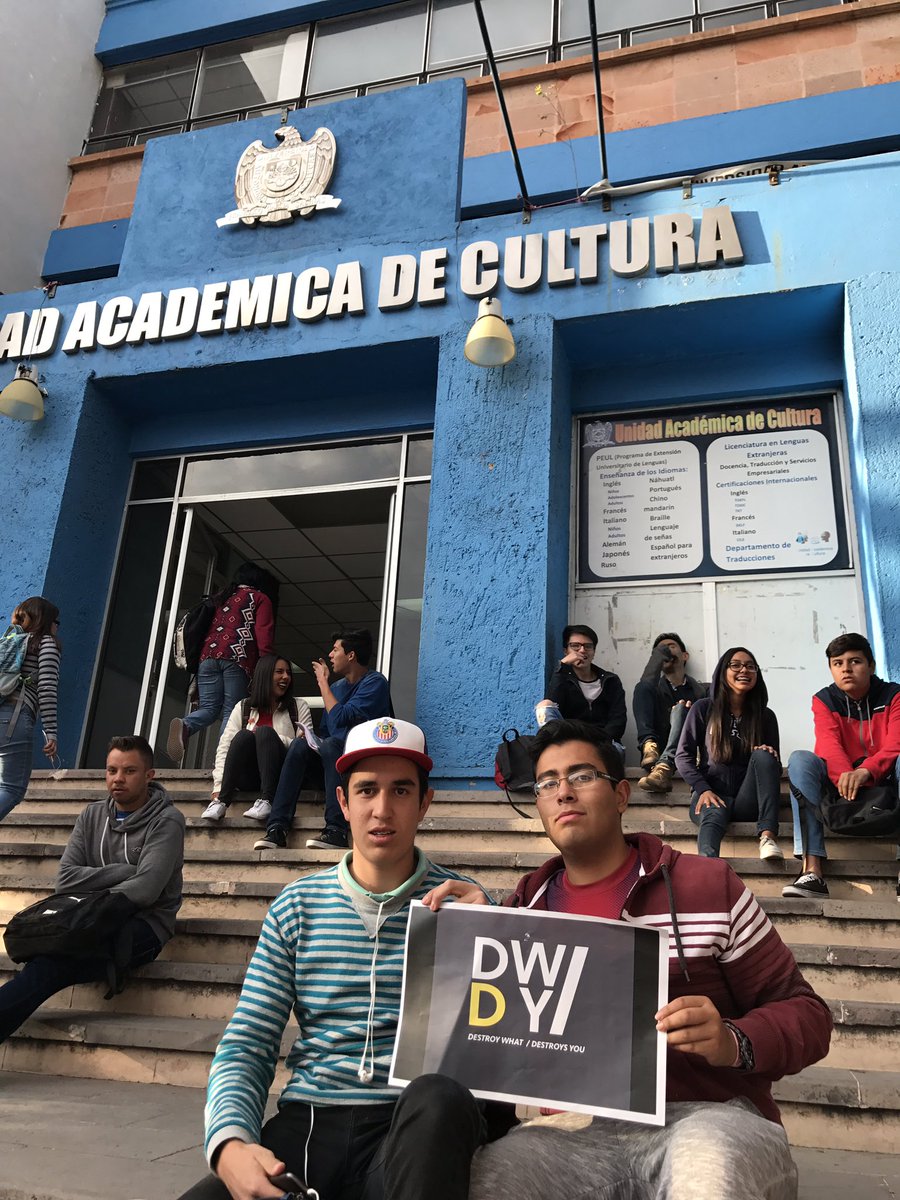 DWDY2017's tweet photo. Students helping our campaign at @UAZ_Oficial centro de idiomas today. https://t.co/aYF3iaV91L