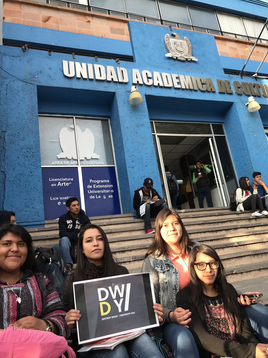 DWDY2017's tweet photo. Students helping our campaign at @UAZ_Oficial centro de idiomas today. https://t.co/aYF3iaV91L