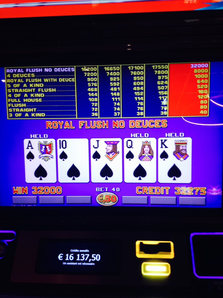 CasinoAnnecy's tweet photo. #casinoimperial #casinoannecy #jackpot #flushroyal un très beau gain ce soir au casino d'Annecy 16137,50 euros🍾 https://t.co/8Z7R7VqoG1