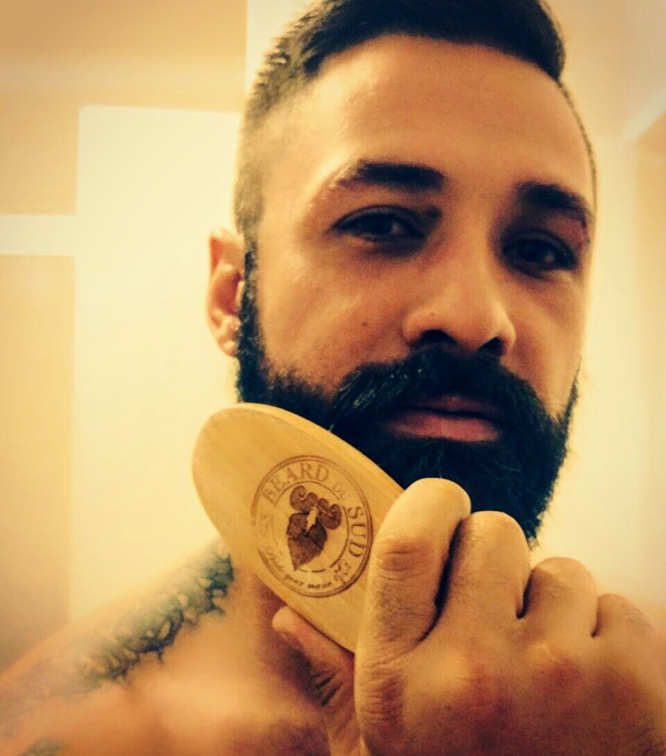 GordonRoodman's tweet photo. Pride your mane #Rage
@BEARDduSud https://t.co/5KQwK6sC93