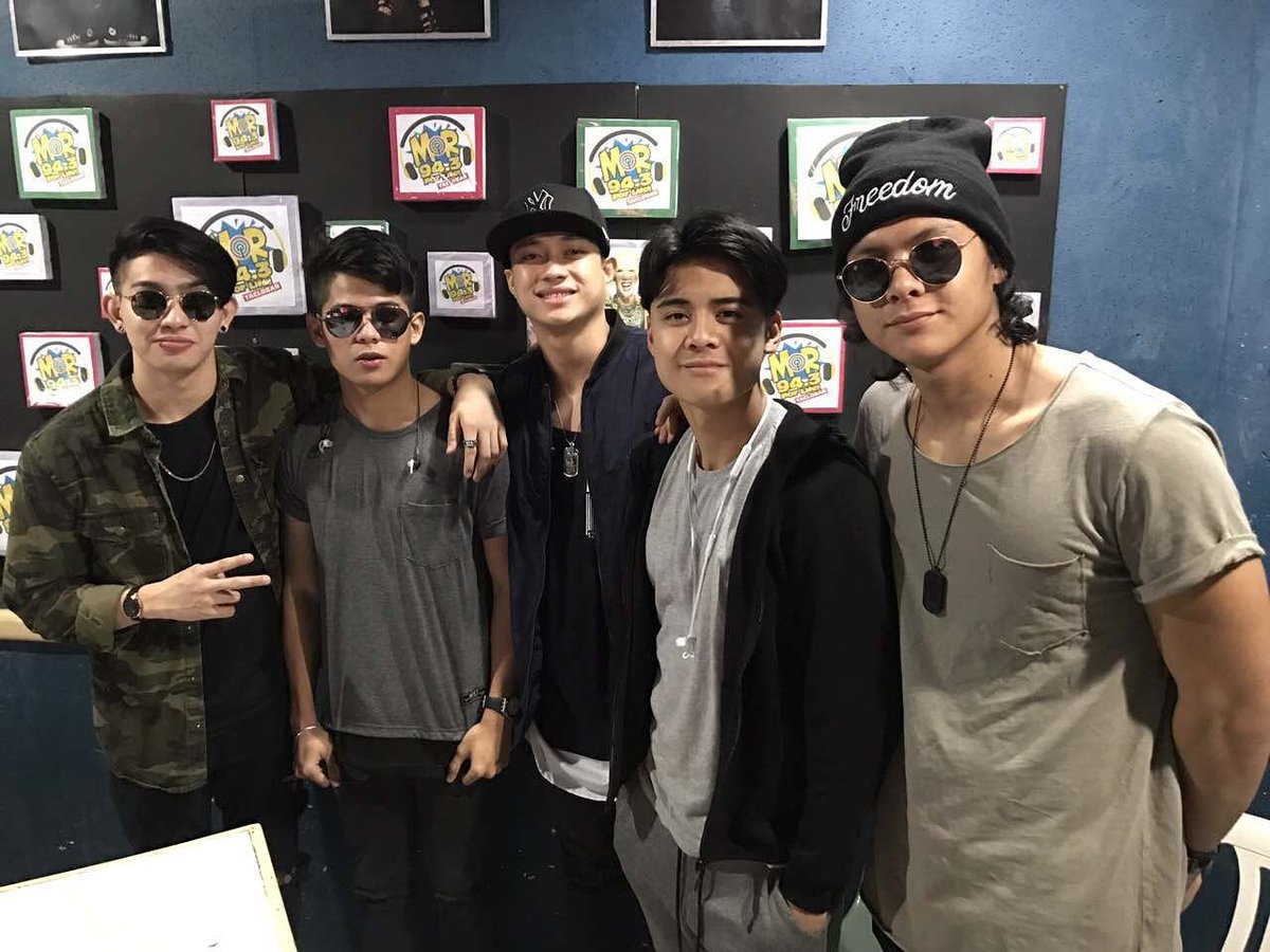 PBSabscbn's tweet photo. May mga gwapong bisita ang MOR Tacloban oh! Hi boys!

BoybandPH at MOR Tacloban! https://t.co/kapXiC5rXD
