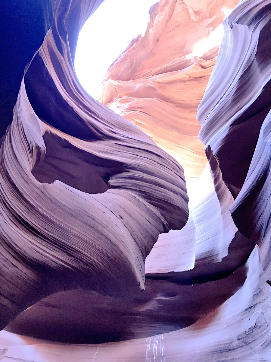 jess_emma's tweet photo. Spent the day exploring Antelope Canyon and it was an otherworldly dream 😍😍😍 https://t.co/QZDjtQ2RLG