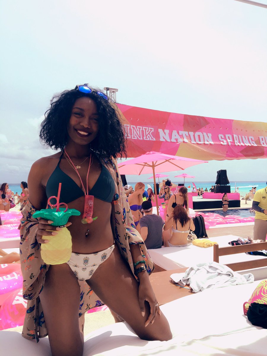 th3pyramid's tweet photo. #pinkspringbreak 2k17 https://t.co/8dFsktqBt4