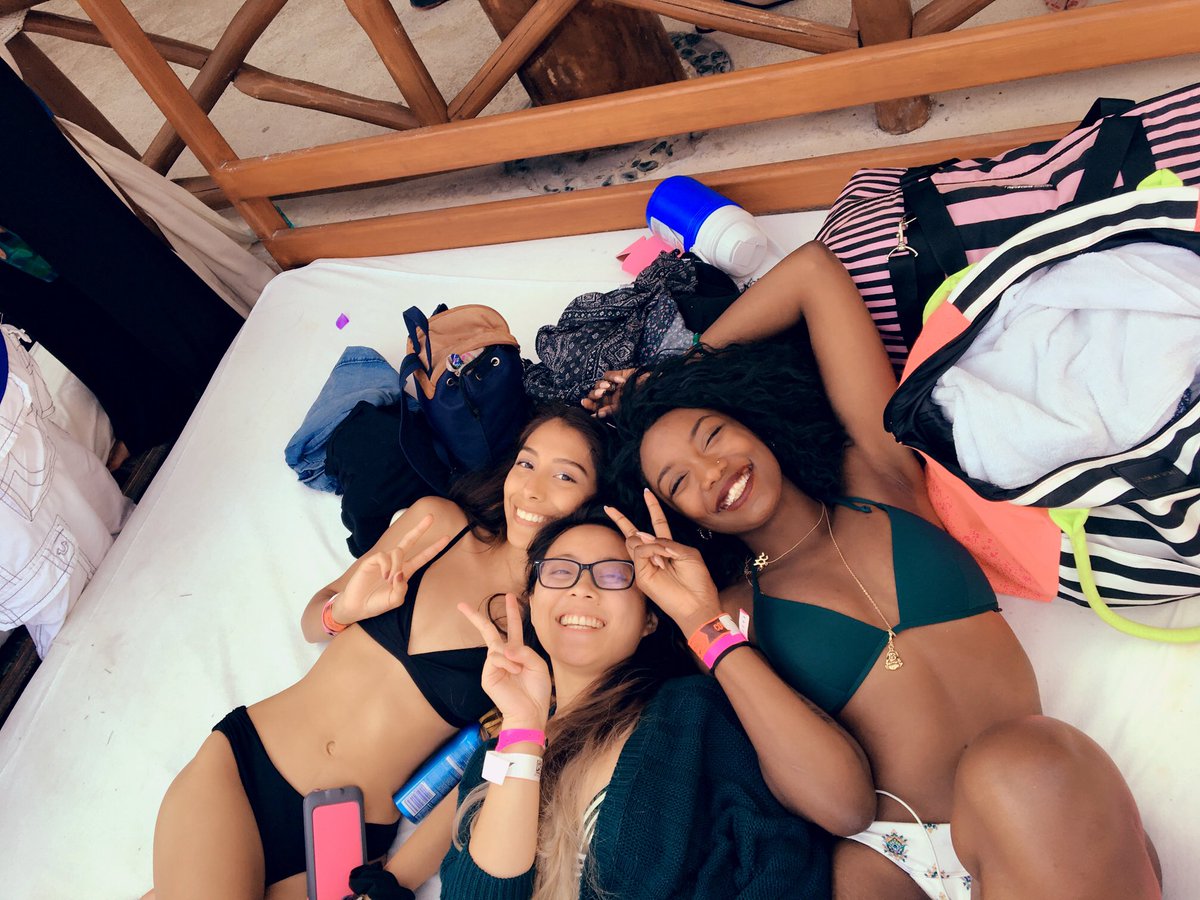 th3pyramid's tweet photo. #pinkspringbreak 2k17 https://t.co/8dFsktqBt4