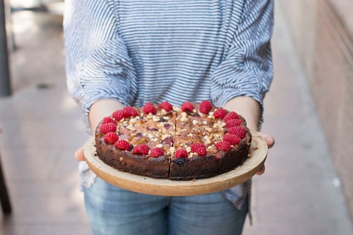 Cada día hay algo que celebrar ☕🎂 Everyday there's something to celebrate #tart #cake #tarta #pastel #coffeeshop #onnacoffee #barcelona