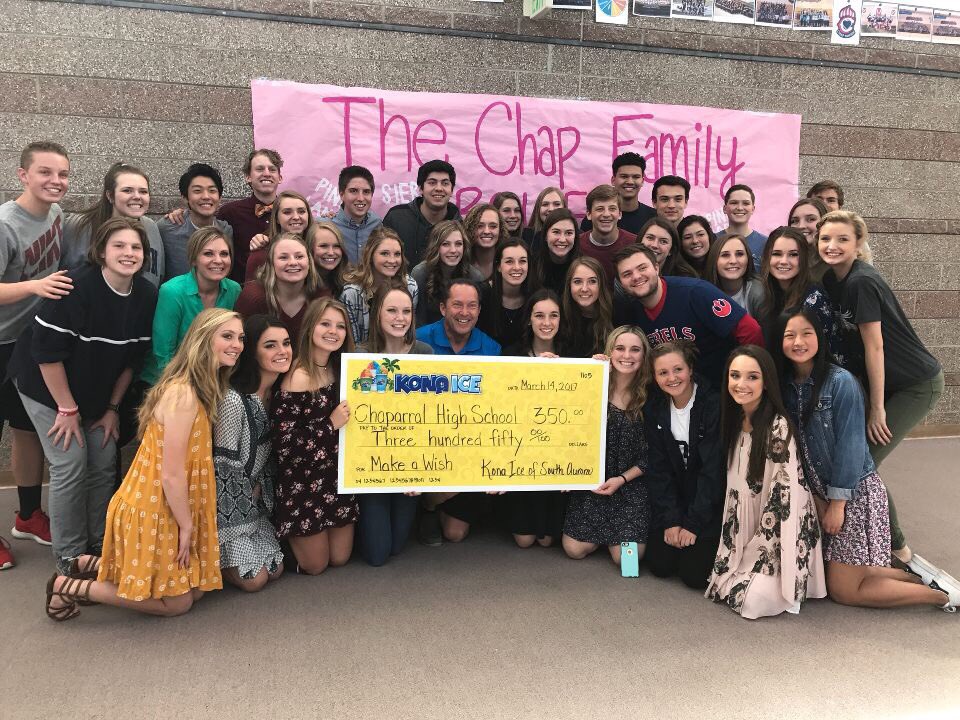 ChapWishWeek's tweet photo. Truly inspirational, Dave from Kona Ice donating money and physically coming into chap to show they're #InItForIsabelle What a treat π§ https://t.co/MW3kmqCTG9