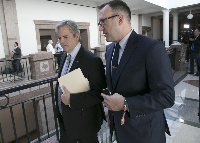 statesman's tweet photo. Short-term rental battle moves to the Texas Legislature: https://t.co/N1KWkmN9z1 https://t.co/QAyrPaSmLE