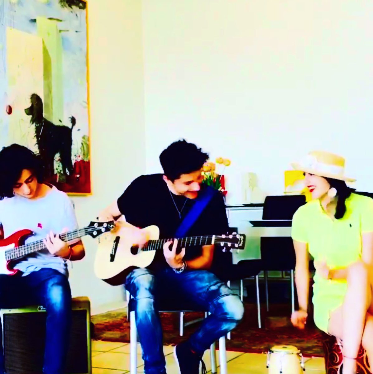 jsamusic's tweet photo. Electric energy⚡️🤘😄 @selapoulosjsa @aripoulosjsa @alexpoulosjsa #jsamusic #jsafun #3ofeverything #art #colorful #happy https://t.co/TDuu3TYDuk