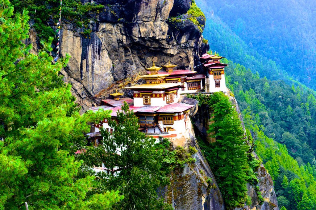 thedraftinglab's tweet photo. RT if you like. Tigers Nest monastery, Bhutan. #architecture #design #architects #designer https://t.co/4BJhV2jZm0 https://t.co/ZWBAq8O7rJ