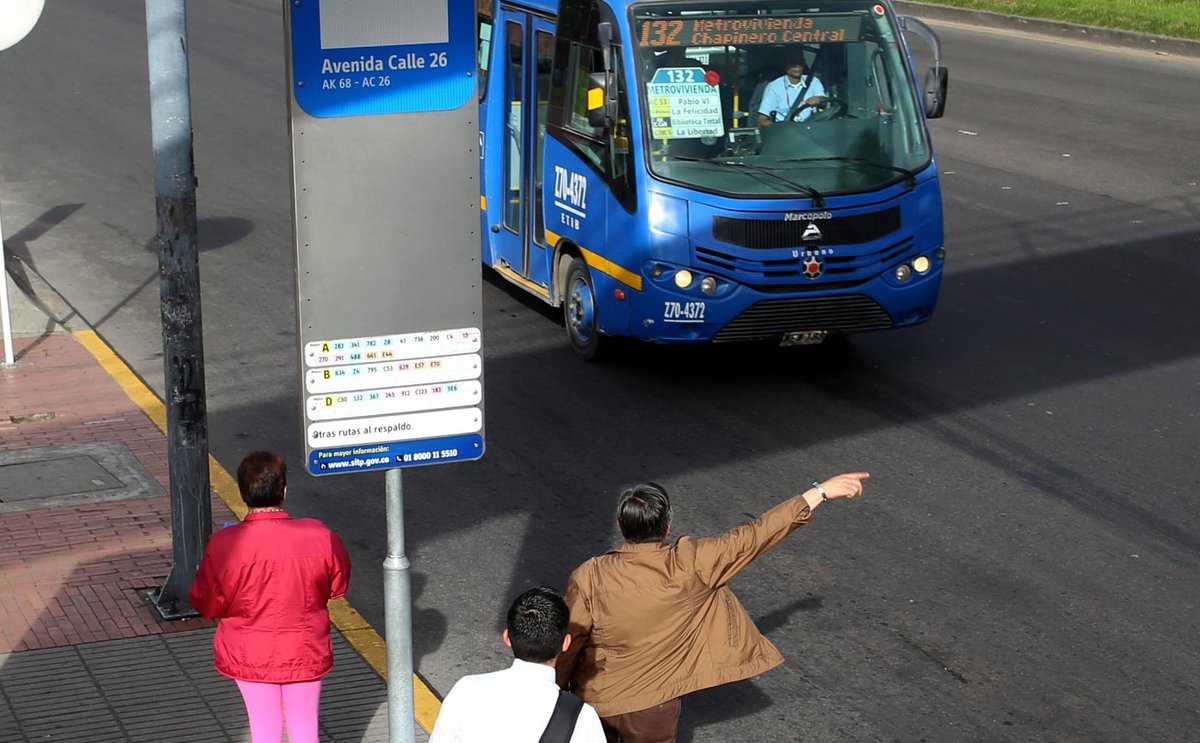 Citytv's tweet photo. #Atención A partir del 1 de abril el pasaje de #TransMilenio sube a $ 2.200 y el del #SITP a $ 2.000 #CityNoticias https://t.co/hAMLREMcN9