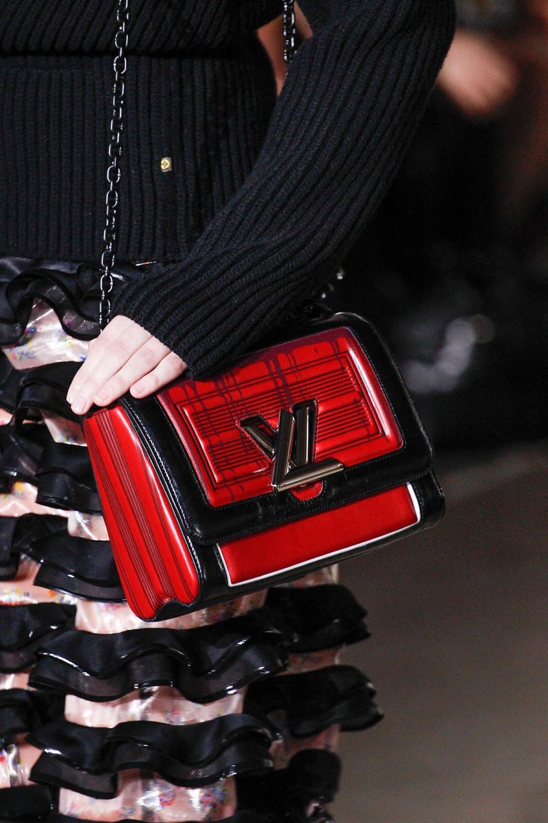 bagromance's tweet photo. Louis Vuitton FW '17 https://t.co/w7yZrEkKWV