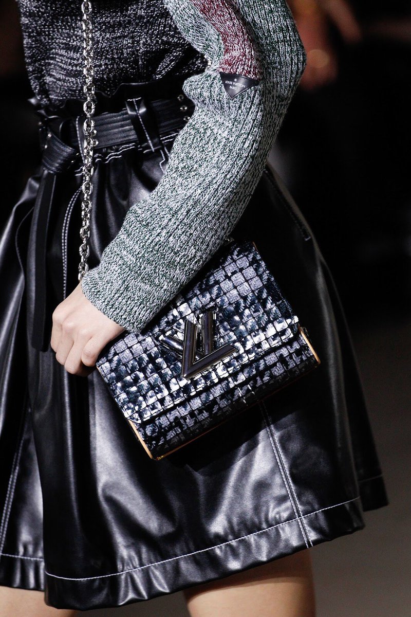 bagromance's tweet photo. Louis Vuitton FW '17 https://t.co/w7yZrEkKWV