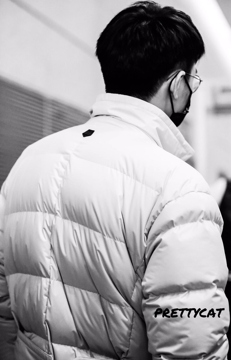 prettycat_1020's tweet photo. 161229 SHA✈️PEK
#허위주 #许魏洲 #xuweizhou #weizhou https://t.co/7oRmGc7mOH