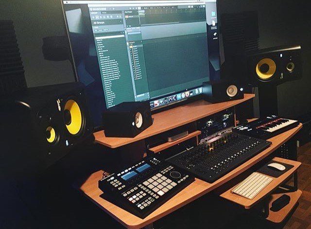 smstudiosound's tweet photo. Photo Credit: @Kaneonthetrack whatever that screen is its friggin amazing and i need one https://t.co/9RWYRQTVMr