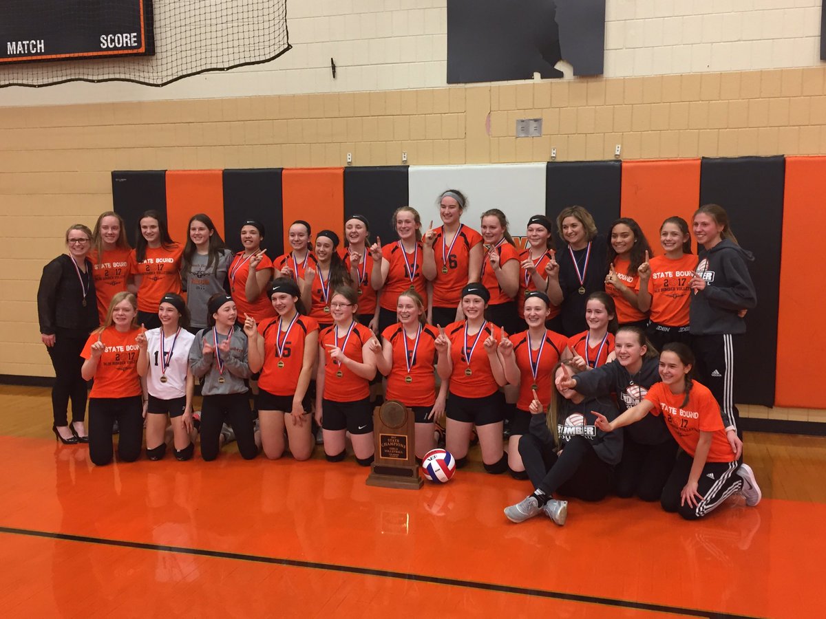 6thEdison's tweet photo. Couldn't have done it without the support of the 8th grade team!!! #mac185 #bombervolleyball #onemacomb https://t.co/EJPwoiduKx