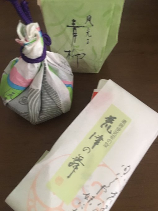 おはるなー&epsilon;(｡･&times;･｡)з 最近お菓子にハマっていっぱい食べてるから太ったかも🍡🍩 和菓子の方が好き〜♡ 今食べたいのは萩の月！！ 差し入れでもらって食べた時の美味しさ！！衝撃だたぬ&epsilon;(｡･&times;･｡)з もうすぐ春だからさくら🌸のお菓子の時期♡<a href="/tag/%E3%83%B4%E3%82%A1%E3%82%BB%E3%83%AA%E3%83%B3%E3%83%87%E3%82%B3"class="tags"><span>#ヴァセリンデコ</span></a>