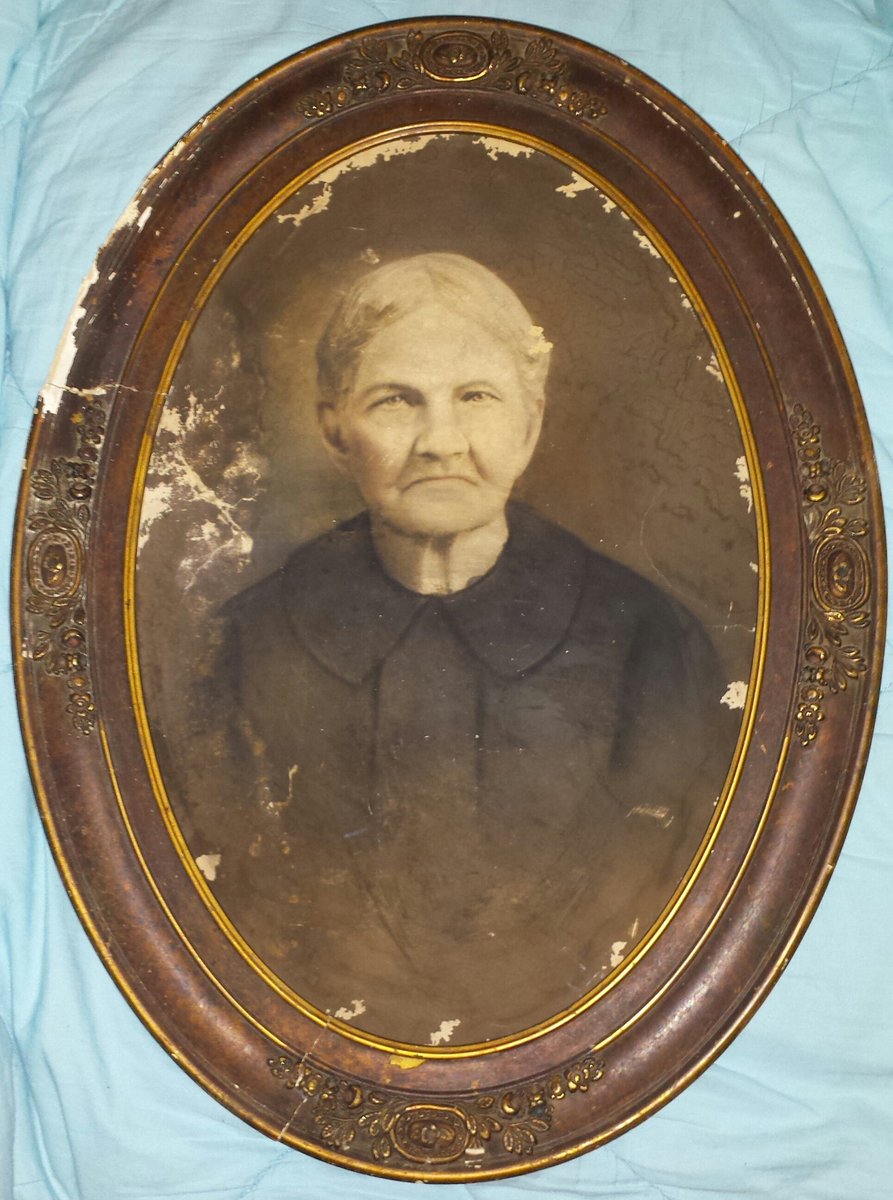 MissyPrissy12's tweet photo. My great great great grandmother is creepier than your great great great grandmother. #frowngoals https://t.co/uzeqgRGbhv