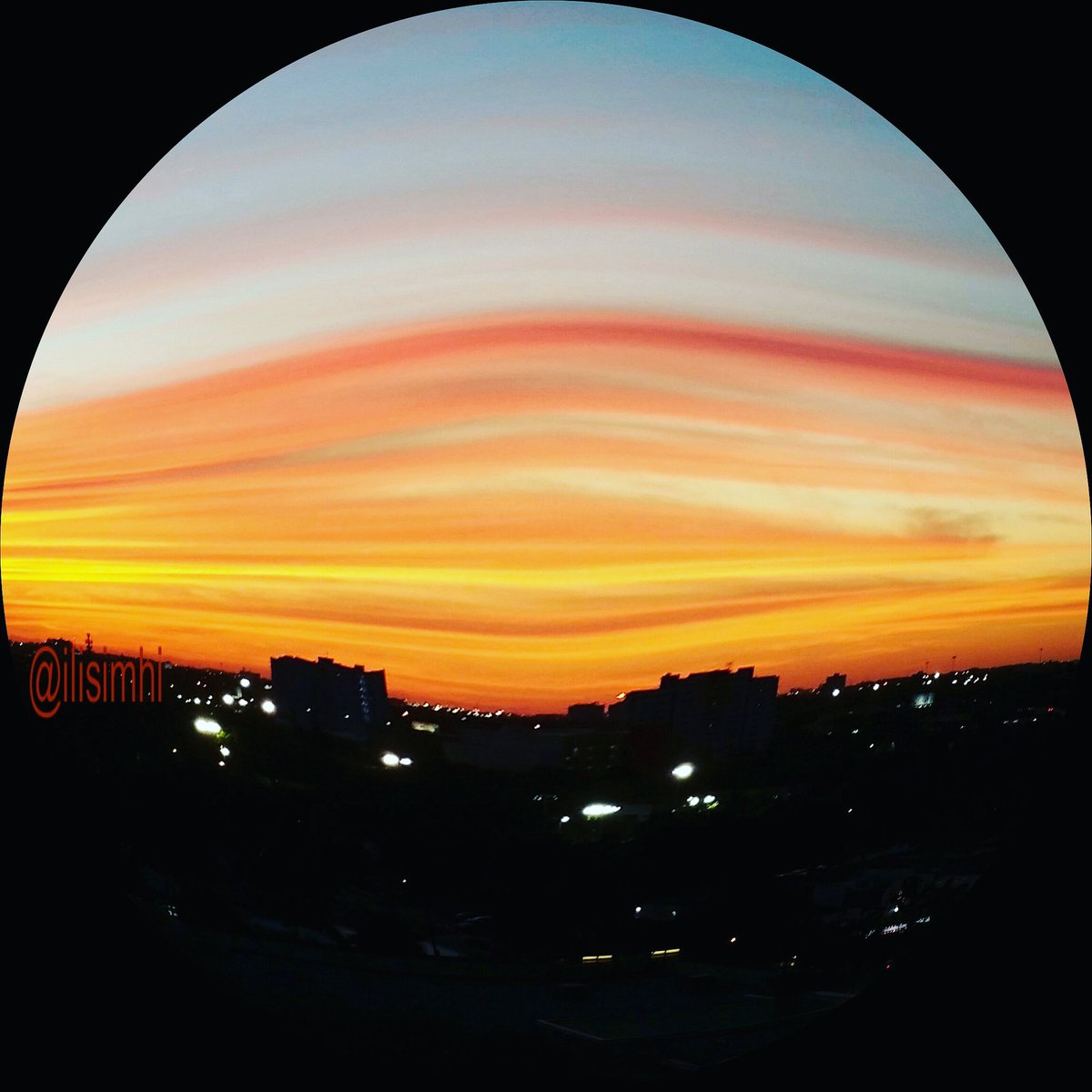 ilisimhi's tweet photo. When the lights, go down on the city 
#wynwoodnights #flsunset
#miamiart #miamiphotography #cityskyline #miamiskyline #orangeskies #myviews https://t.co/1IYJF7YDMs