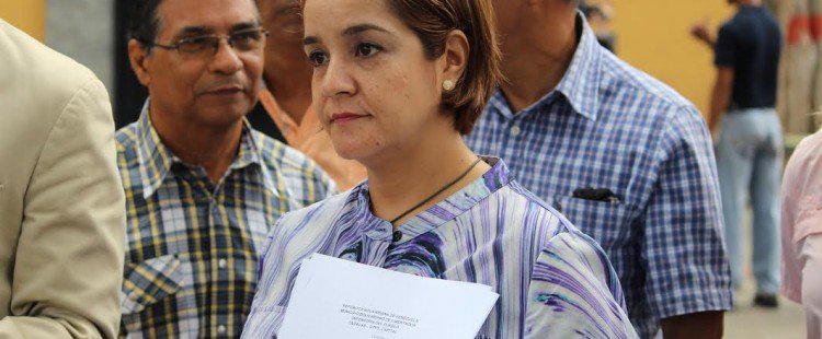 unidadvenezuela's tweet photo. .@karinsalanova llama a madres a convertirse en contraloras de la alimentación de los niños
https://t.co/KuQe3au25w https://t.co/3FKK9xMMq1